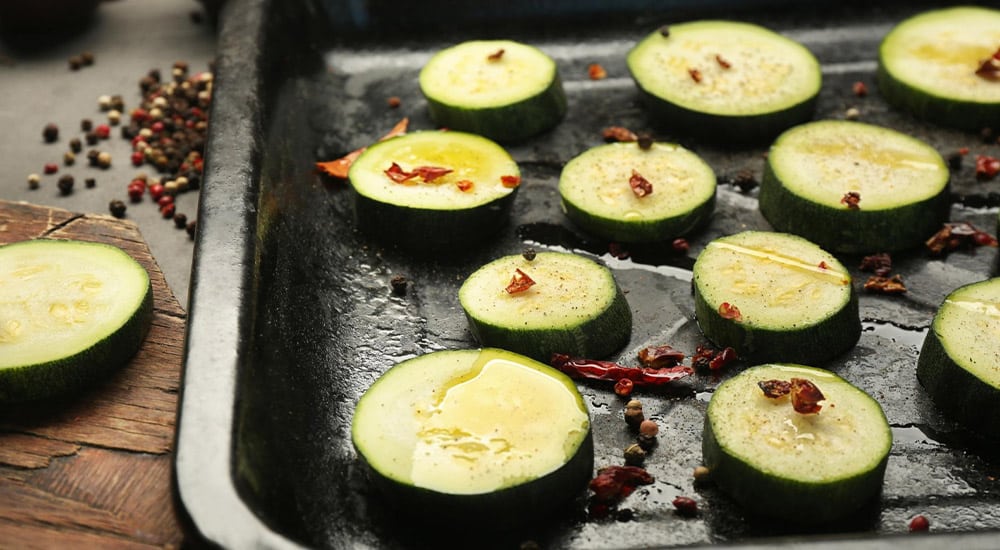 Cuisson de rondelles d'aubergine au four