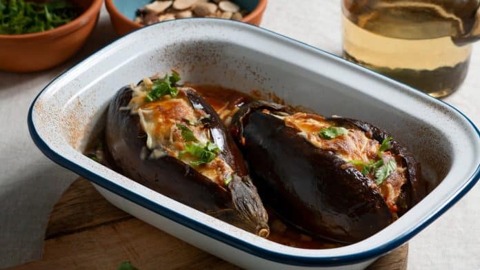 Recette aubergine farcie au four : la méthode pour une chair fondante